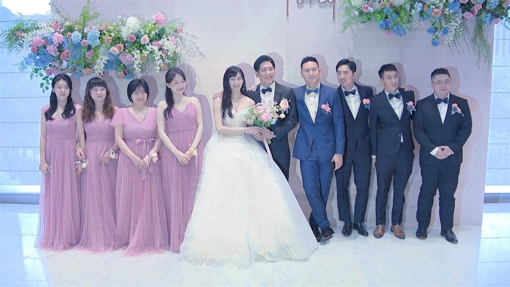林逸欣穿絕美婚紗辦婚宴! 笑稱發三次喜帖終於順利完婚