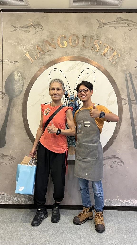 海鮮餐廳「無袖大姐炸出麒麟臂」竟是葉霸!花蓮罷免失利傳陷低潮「反差近況曝光」