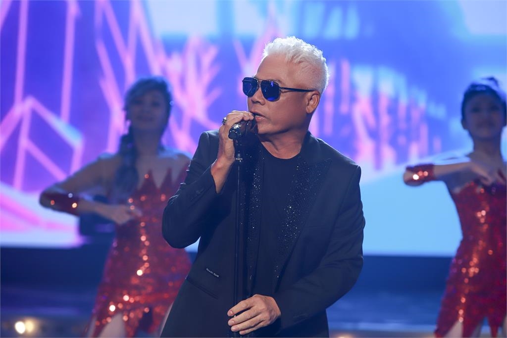 白冰冰機場對巫啟賢大唱「我需要你、我愛你」!終於邀請到來《超級冰冰Show》