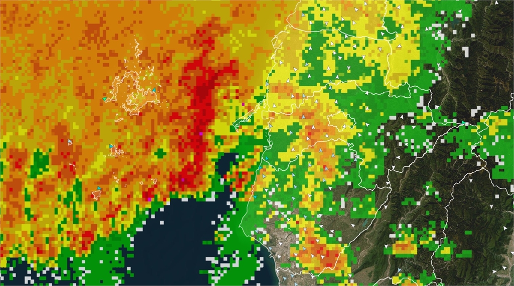 台灣旁邊驚見「整條肥厚雷雨帶」如巨大黑龍！專家示警3地區慎防雨彈