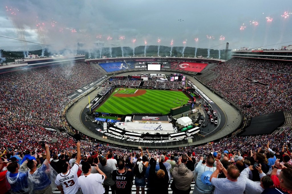 MLB(影)/第一位在賽車場打兩轟的球員是他!九萬多名觀眾進場創大聯盟紀錄
