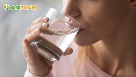 夏季防中暑還要防泌尿道感染　醫曝「高危險族群與5大高風險因素」