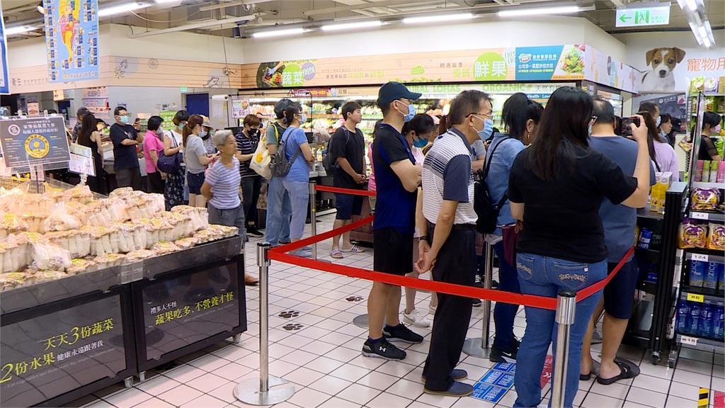 龍山寺保全、志工解說拜拜流程!他驚見「全程日英語」網揭超猛背景:民間高手