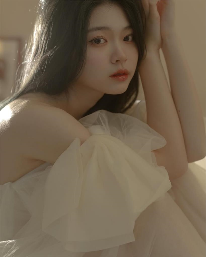 髮香來尬聊(圖影)/集萬千寵愛於一身!樂天小忙內貝佳頤為狗痴狂成「狗狗通靈少女」