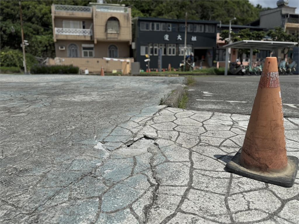 快新聞/危險!基隆潮境公園海堤掏空 志工巡守踩空慘骨折