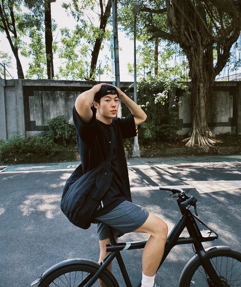 「國民老公」許光漢正式退伍日期曝光了!被爆工作滿檔「一路排到明年」