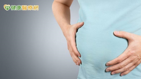 腹部腫脹、體重異常增加小心是「腹水」 但不一定是癌!醫解析4大成因