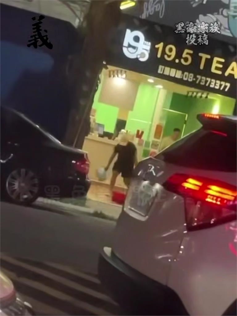 鳳梨才遭掃射12槍、開店被潑穢物!突曬片「登出台灣」帶老婆洩震撼近況