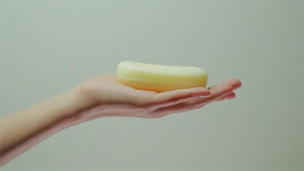 碰完鍵盤細菌超危險！醫師曝驚人實驗「吐司黑化」：黴菌全吃下肚