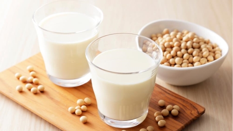 好處不只增肌減脂！營養師曝：每天早上一杯豆漿，竟藏「3大驚人優勢」