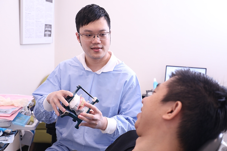 傳統假牙製作費時又不自然 3D影像結合AI客製化假牙