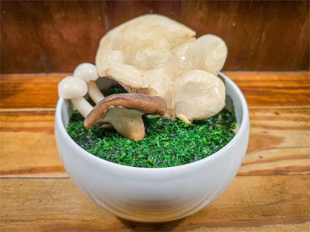 不只大王具足蟲…拉麵名店又推「高雄安全島菇菇麵」！笑喊：推廣在地食材