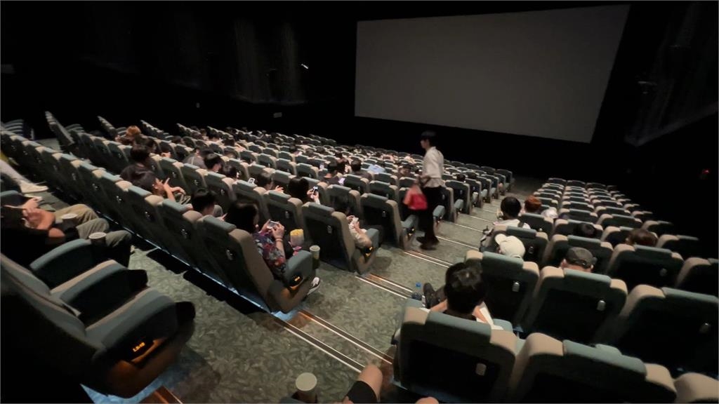 「鬼滅之刃無限城篇」上映! 鬼殺隊凌晨集結影院搶頭香