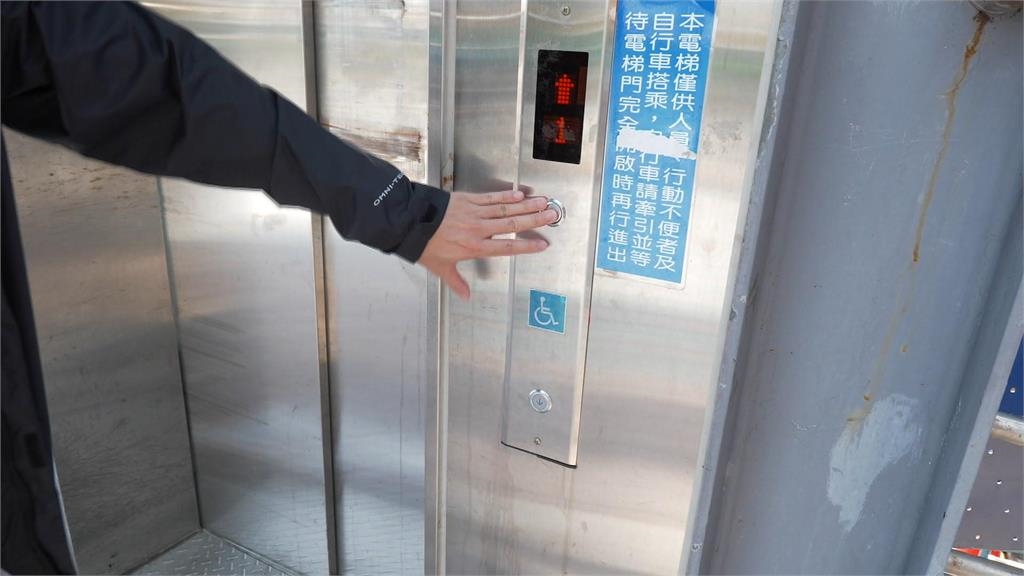 要闖關？彩虹橋電梯門快速開關　北市府緊急搶修後...早上又故障了