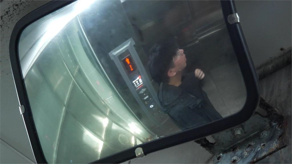 要闖關？彩虹橋電梯門快速開關　北市府緊急搶修後...早上又故障了