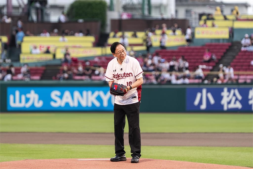 日本樂天金鷲主場開球揭序幕　桃園11月將舉辦臺日韓棒球交流賽！