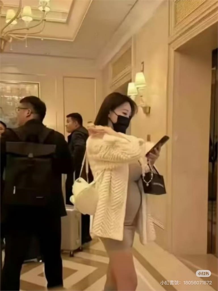 葉珂復出直播認當媽曝「產後近況」登熱搜!黃曉明「去母留女」驚人內幕曝光