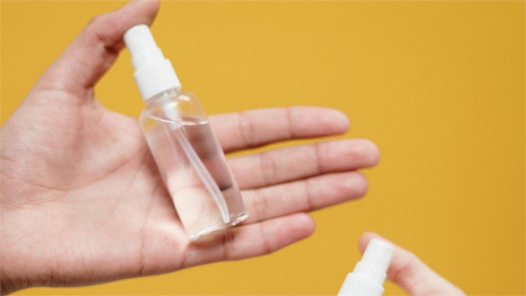 蟑螂沖馬桶「眼不見為淨」恐造成嚴重後果 日專家揭「超強3項」殺蟑技巧快學!