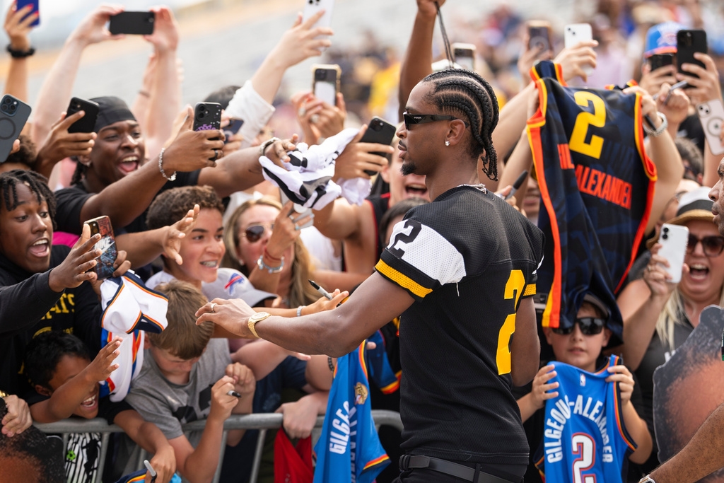 NBA(影)/加拿大之光! SGA率雷霆奪下總冠軍獲頒家鄉城市市鑰