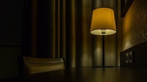 別羨慕「躺下能秒睡」！專家警告：身體快撐不住了