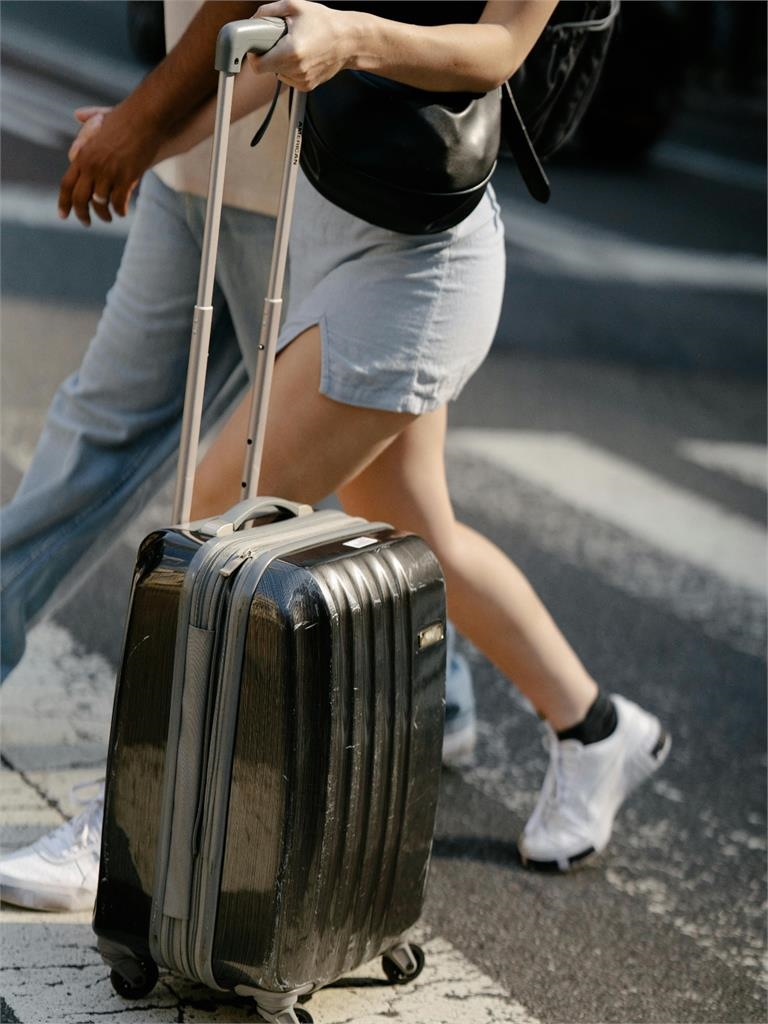 出國旅遊「1行為」變了！他疑「初老症狀」掀論戰…全場搖頭：很正常