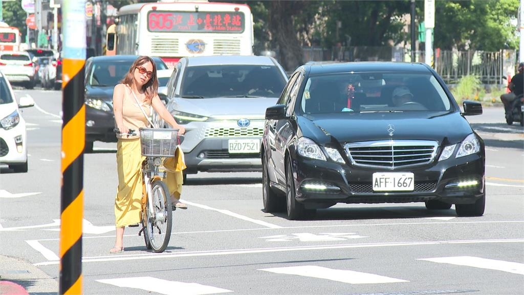 「楊柳」颱風路徑大幅北修！　北部有雨估下週三影響最劇