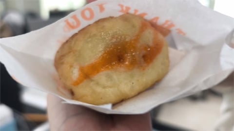 獨/台中人水煎包「加醬方式」 北部遊客看傻眼直搖頭