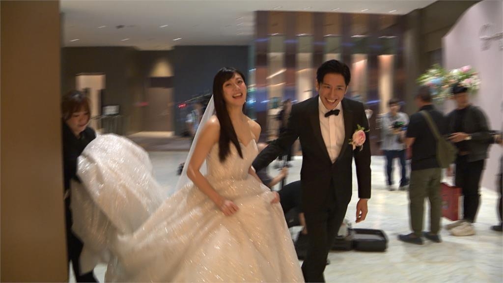 林逸欣曬婚禮「12分鐘成長影片」!父母超暖心陪伴逼哭全網:好感動