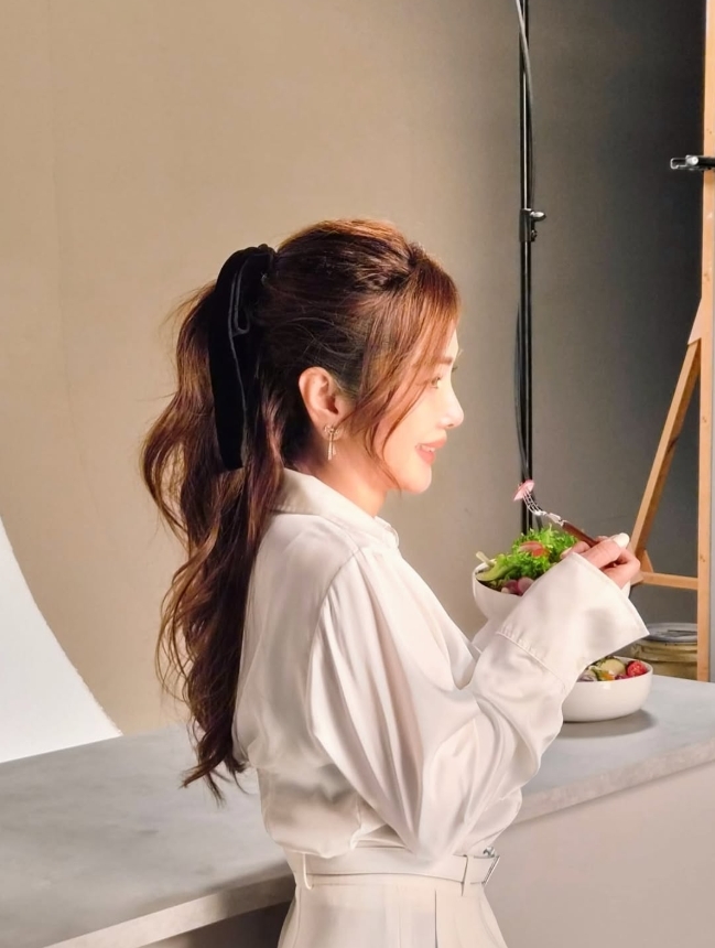 誰敢想她快70歲!陳美鳳「超凍齡」神顏側照曝光網驚:根本才18吧…