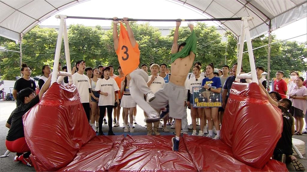 外景節目繞口令難度高考倒眾人 籃籃.郭忠祐闖關滑倒落水