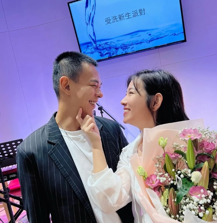 《好運來》米可白「為愛受洗」成基督徒!甜蜜同框男友 孫綻感動喊:耶穌愛你我也愛你