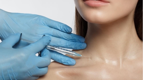 頸紋很深怎麼辦?逆時針「液態電波」掀起脖紋治療新趨勢!