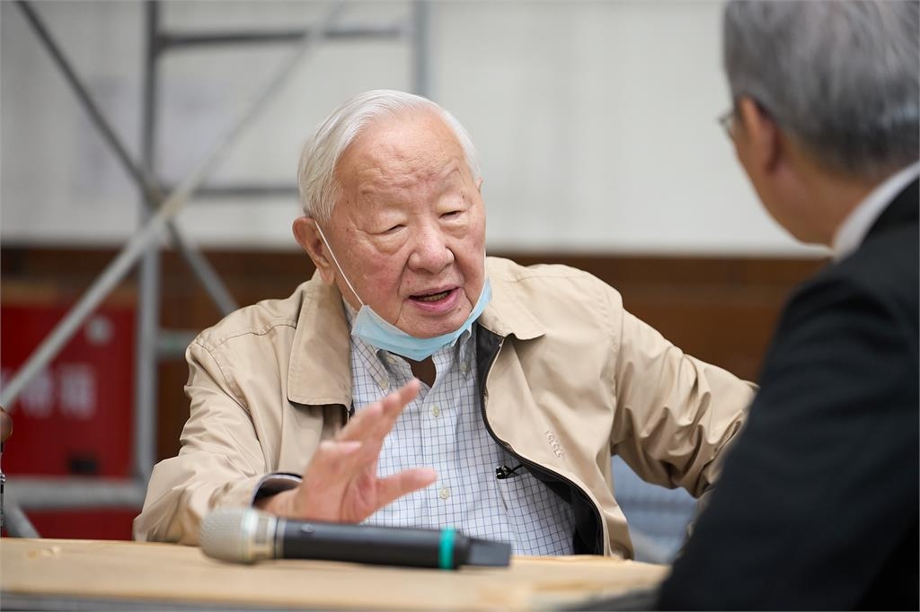94歲張忠謀當隊長秀牌技上桌開戰！全國橋藝大賽爭冠