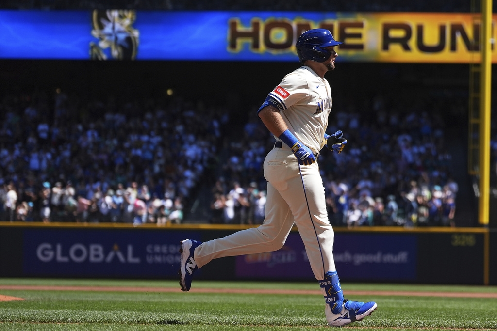 MLB(影)/勞雷連3天炸裂第45轟出爐!可望挑戰高懸64年名人堂球星紀錄