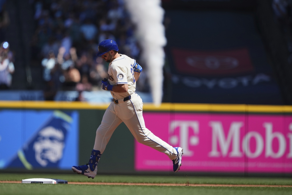 MLB(影)/勞雷連3天炸裂第45轟出爐!可望挑戰高懸64年名人堂球星紀錄