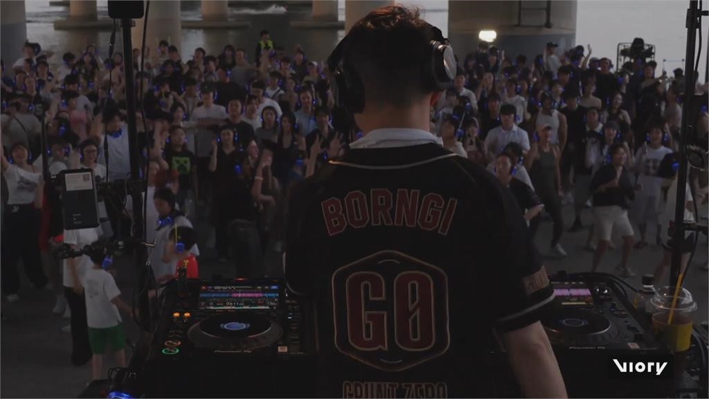 南韓「靜音迪斯」上百人狂歡 沉浸音樂派對超紓壓