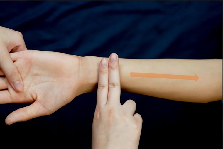 中暑分陽暑與陰暑！ 2茶飲+3推拿手法助兒童清熱解暑