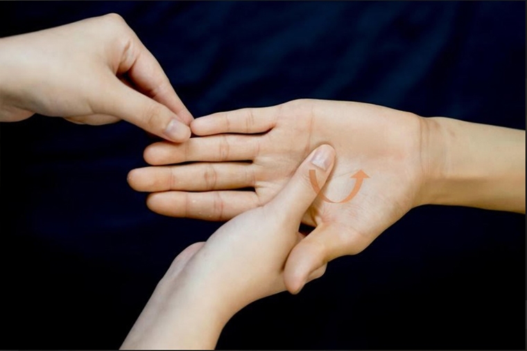 中暑分陽暑與陰暑！ 2茶飲+3推拿手法助兒童清熱解暑