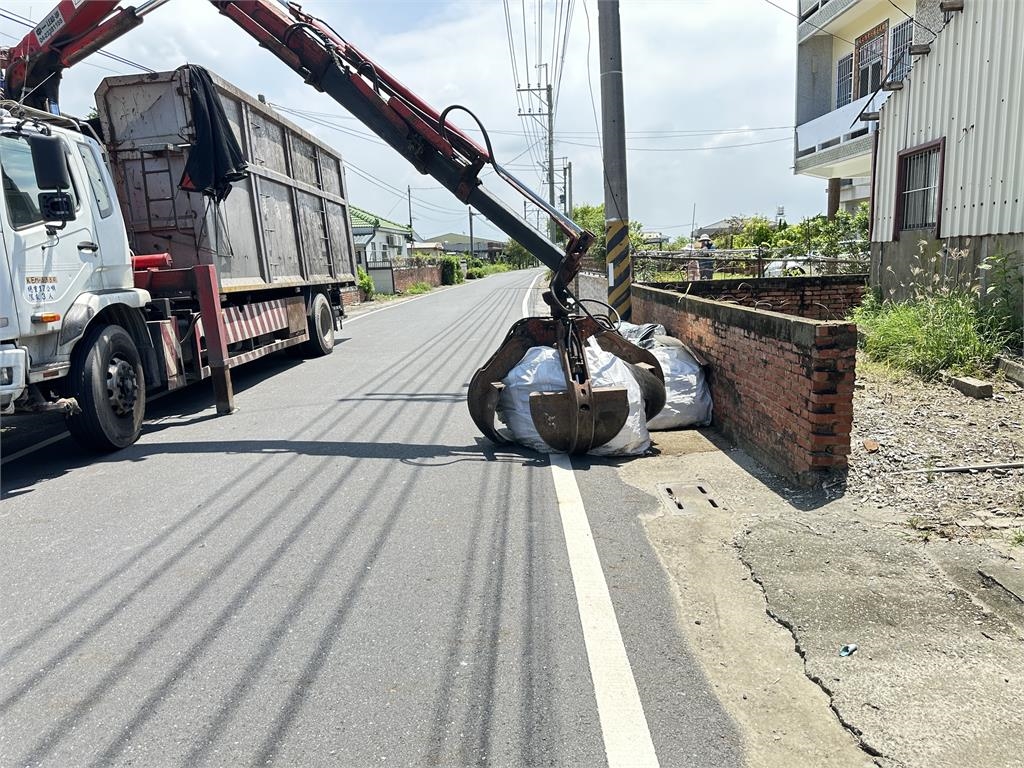 快新聞／丹娜絲過境！大量房屋石綿瓦毀壞　南市府揭成效：累計清運1273公噸