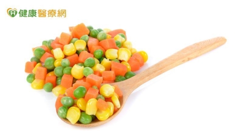 每天啃生菜還便秘?醫師揭纖維要吃對 最雷便當菜「三色豆」高纖助排便