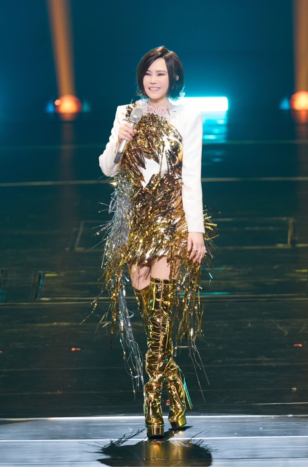 二姐江蕙康復了！小巨蛋演唱會延期登場 周董.阿妹驚喜獻聲 