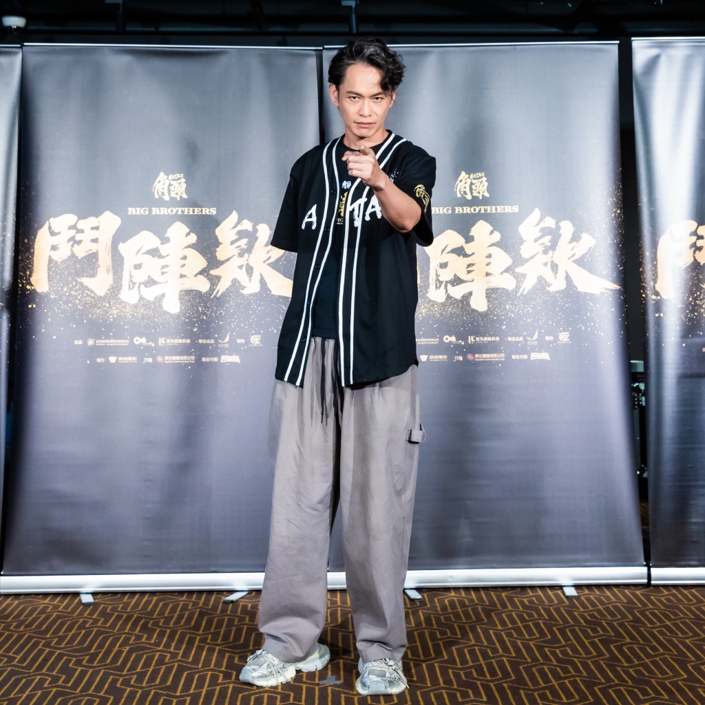 黃鐙輝從影最大尺度！和20位AV演員拍片 超怕老婆看到：想送她出國