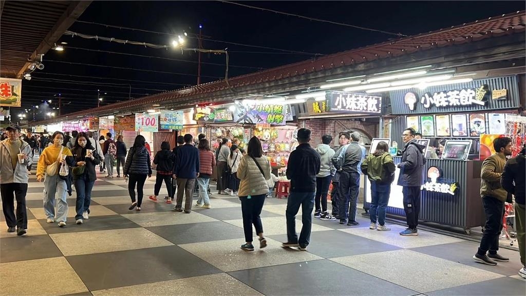 快新聞／花蓮風雨增強「東大門夜市暫停營業」！　桃機64航班取消