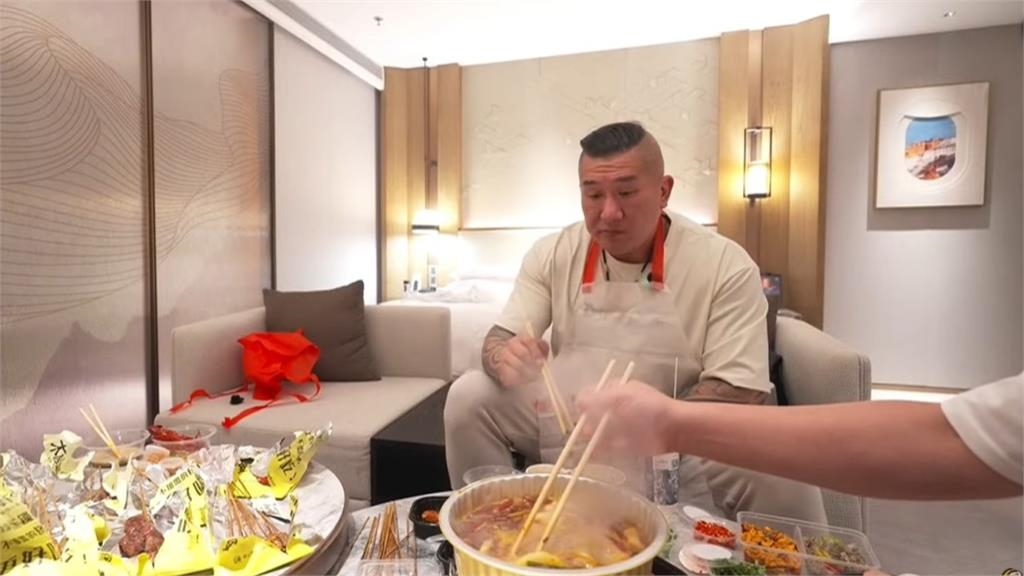 館長飛深圳認了「相當水深火熱」！自爆遇「1敏感問題」變臉喊：再這樣就毀了