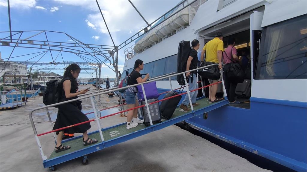 楊柳快閃！綠島蘭嶼滿目瘡痍　船班恢復行駛加倍運送物資