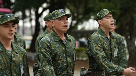 前職棒球員「二度入伍」竟成天兵！ 黃恩賜軍中出包狂被電 受訓一個月瘦6公斤