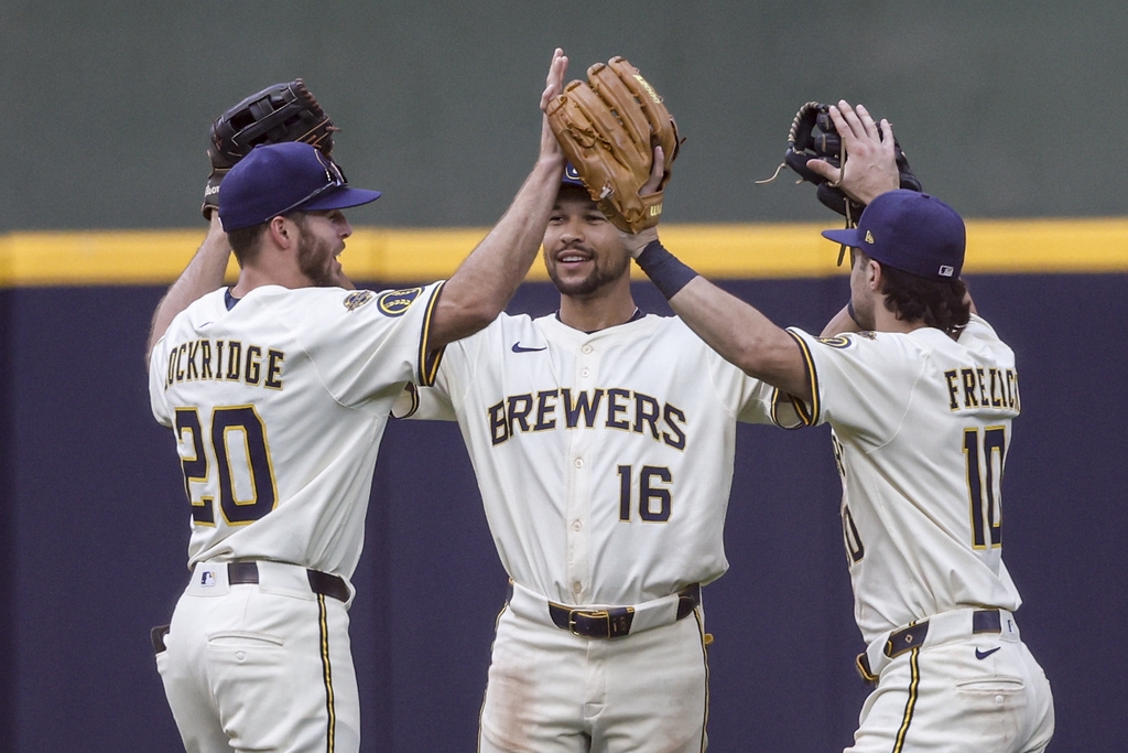 MLB(影)／免費漢堡來囉！釀酒人第三度12連勝全州球迷場外開心慶祝