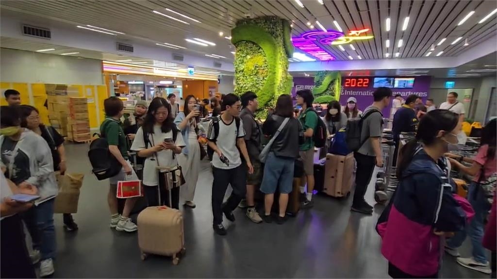 互踢皮球？　泰越捷航班3度降落桃園失敗　轉降台中　旅客怒轟不准下機　