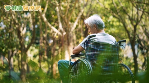 中年「罹憂鬱症」恐增晚年失智風險　專家推測與3原因有關