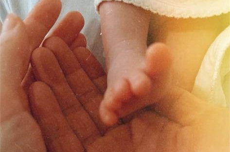 邱澤、許瑋甯喜迎兒「保密到家」!等滿月親友收彌月禮才知情